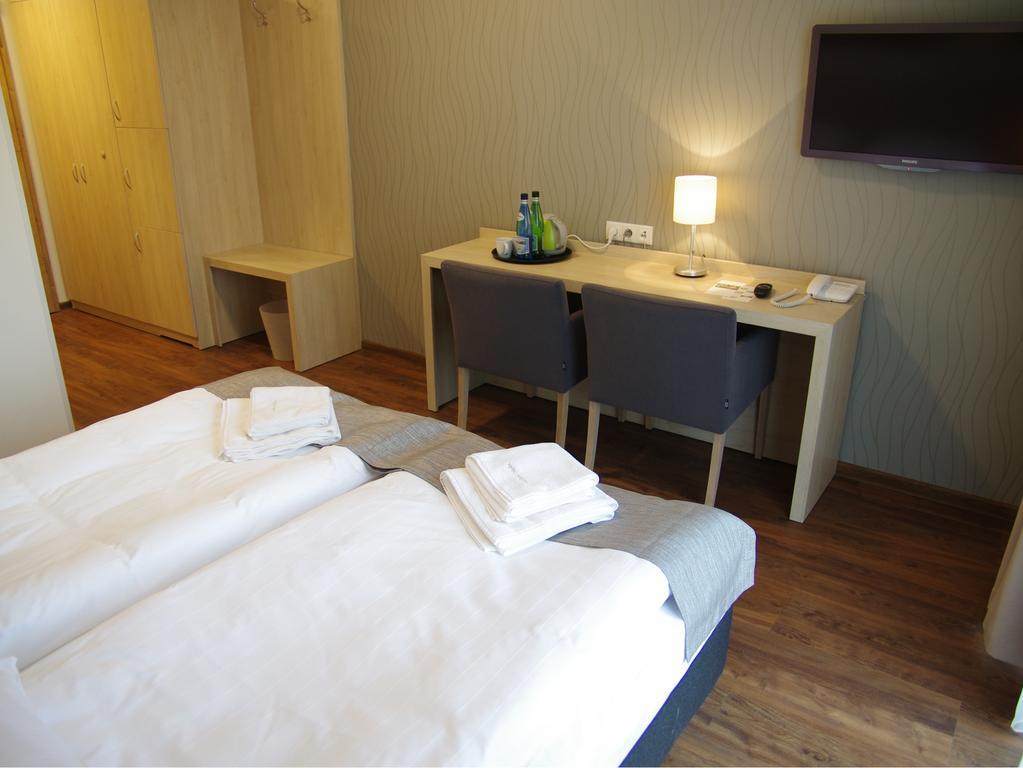 Hotel Uniejow Room photo